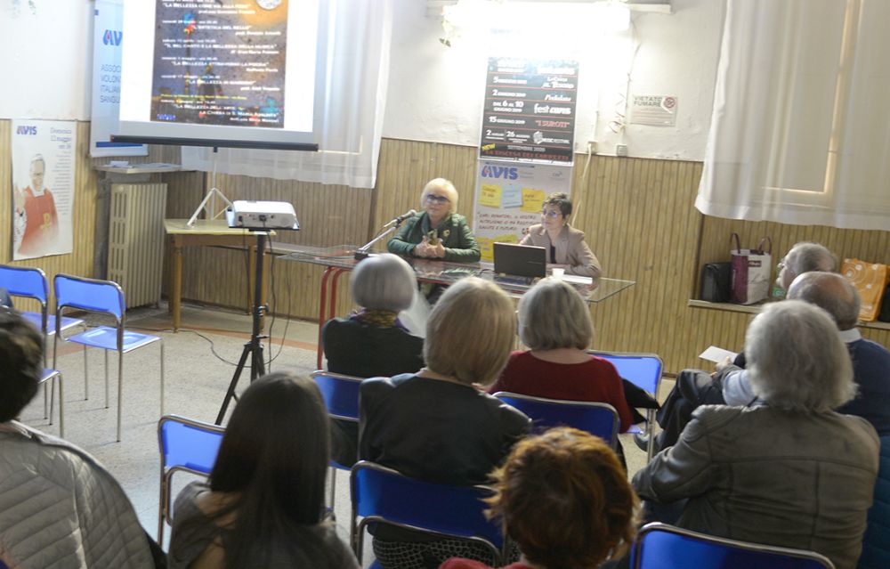 Giovanna Franzin ammaglia il pubblico di Pontecurone col primo convegno sulla bellezza