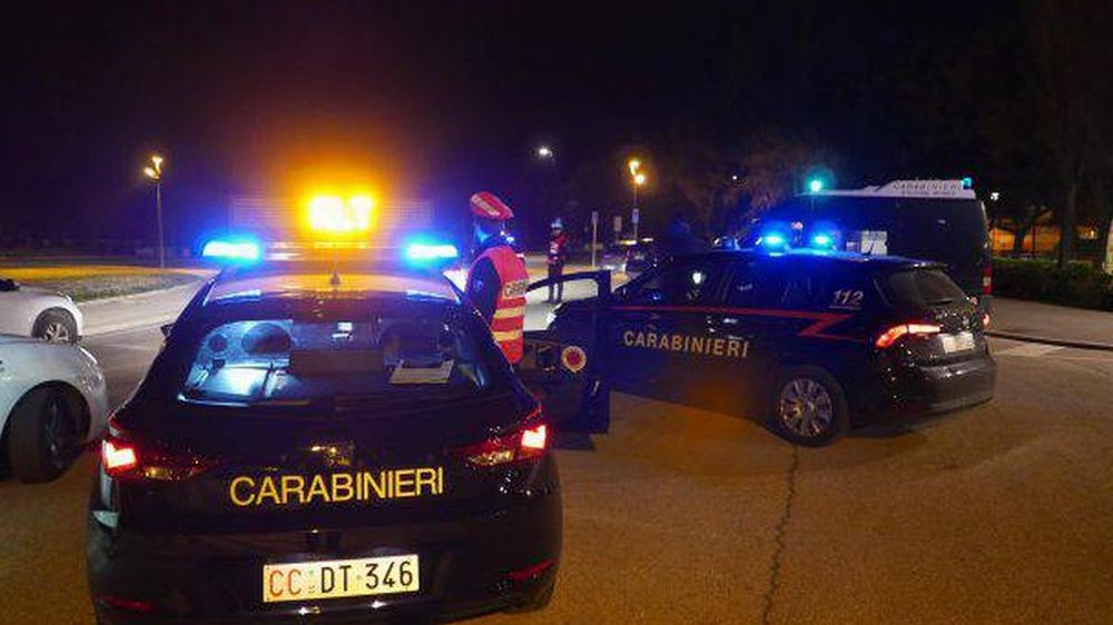 Alessandria, sull’auto due coltelli e un bastone, denunciati