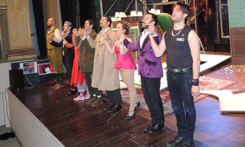 Strepitoso successo al “Civico” di Tortona per la compagnia “AB Management” con “Che disastro di commedia”.