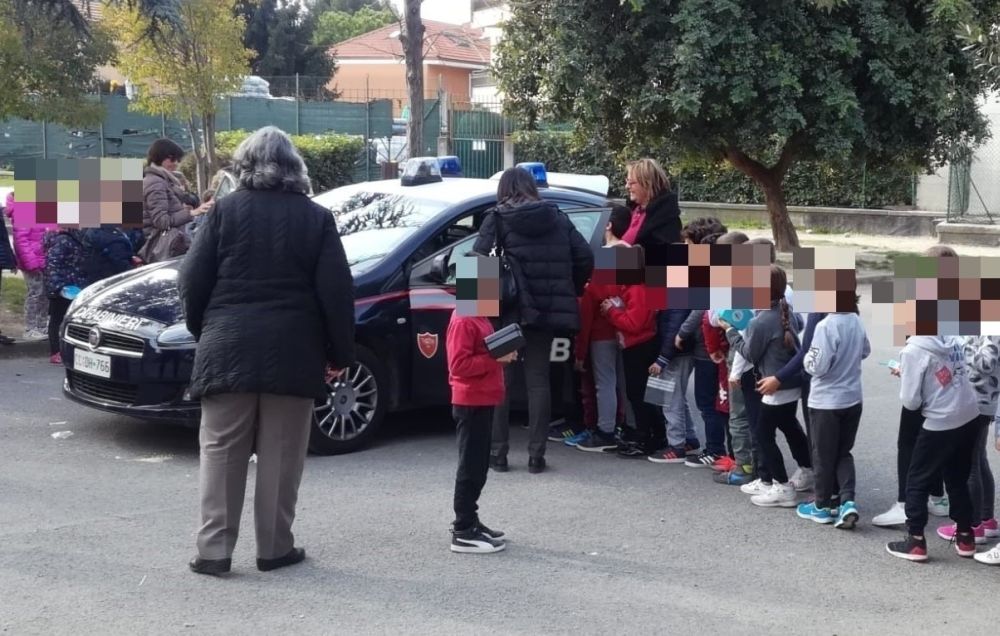 A Ventimiglia i carabinieri insegnano la legalità ai bambini