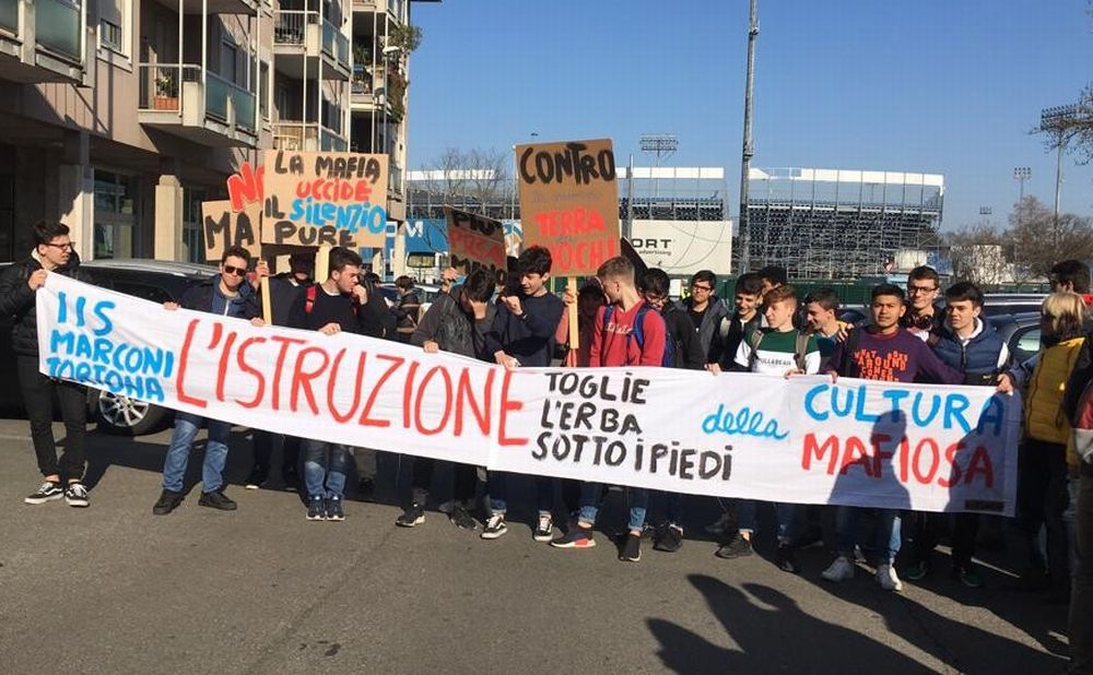 Gli studenti tortonesi del Marconi vanno a Novara per protestare contro le mafie