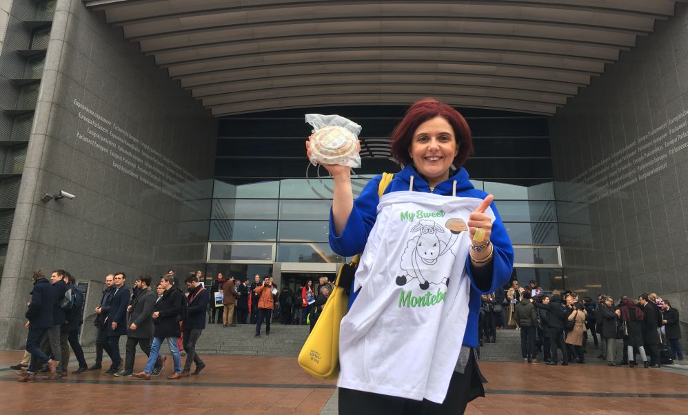 Gino Bartalena si dimette, in Consiglio Comunale a Tortona entra Monica Cusmano