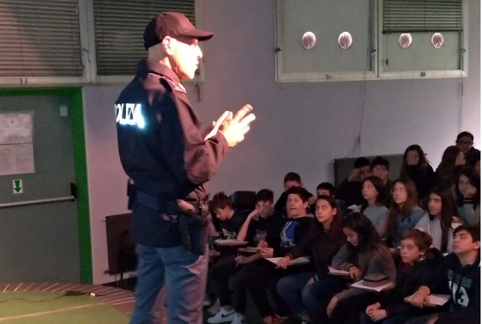 La Polizia di Stato nelle Scuole “G. Biancheri” di Ventimiglia