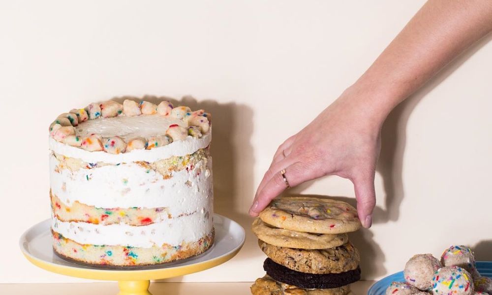 Alessandria, giovane entra in gelateria, ruba una torta e scappa. Preso dai Carabinieri