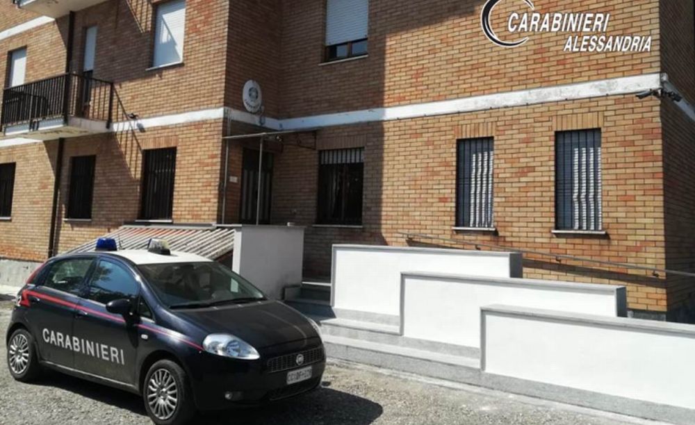 Agricoltore di 50 anni maltrattava gli anziani genitori, arrestato dai Carabinieri di San Salvatore Monferrato