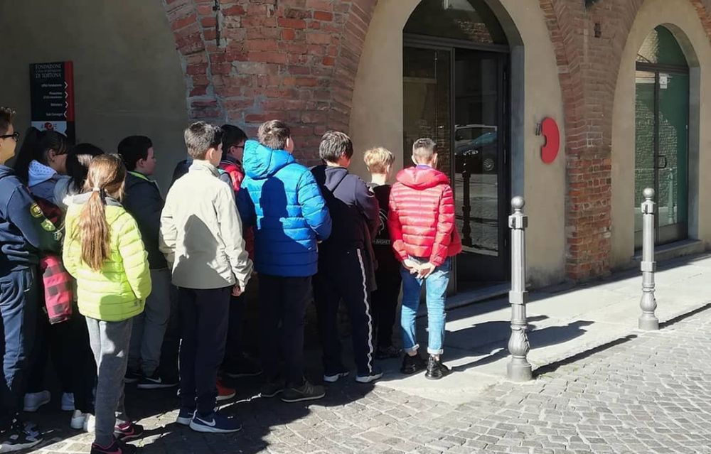 Studenti in fila per vedere il gioiello del Museo del Divisionismo di Tortona!