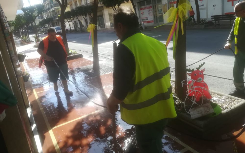 Un grazie all’Ata per la pulizia di viale Kennedy a Diano Marina