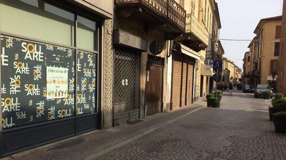 A Tortona, in via Emilia, 40 negozi sfitti. La situazione del Commercio impossibile da risolvere. Bardoneschi l’eccezione