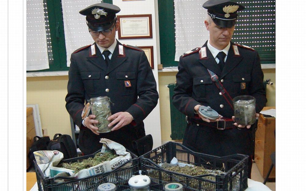 Spaccia droga in casa, i Carabinieri lo arrestano e il giudice gli concede i domiciliali a casa. Accade nell’acquese