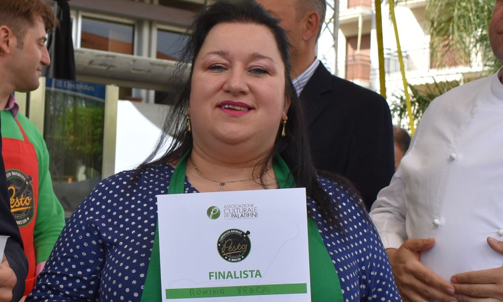 A Diano marina Romina Brazzi di Genova vince la tappa eliminatoria del Campionato Mondiale del Pesto al Mortaio