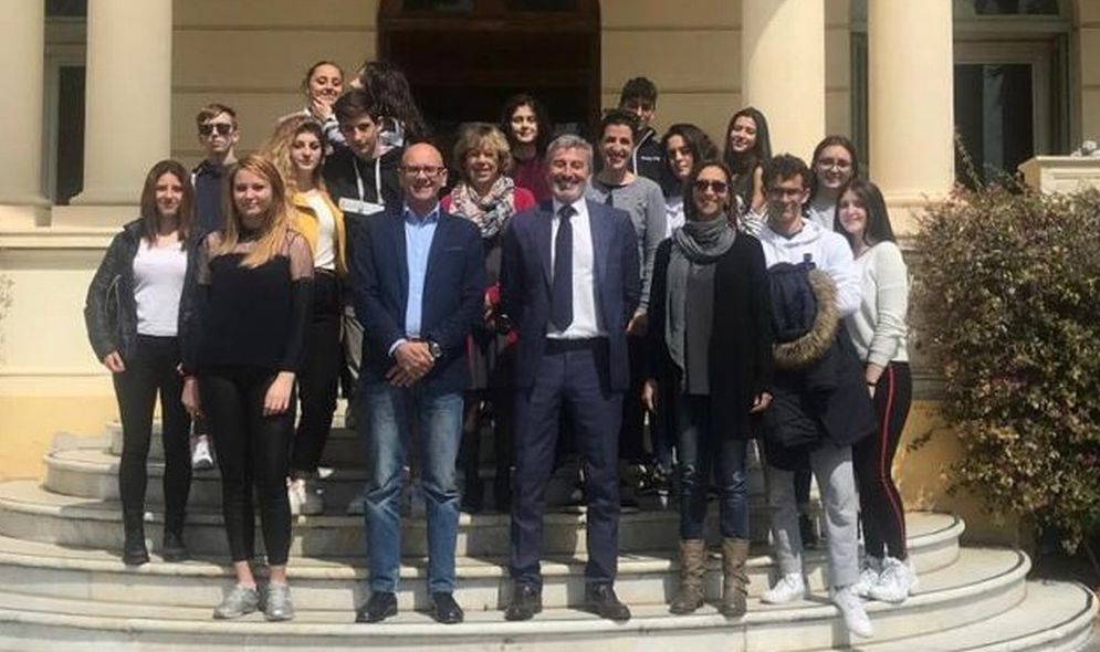 Studenti a lezione nella sede della provincia di Imperia