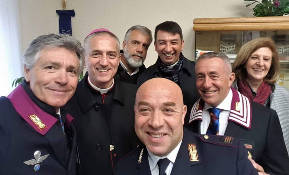 Tortonesi sorridenti… Malgrado la crisi, la competizione elettorale, la criminalità, i problemi personali e tanto altro.