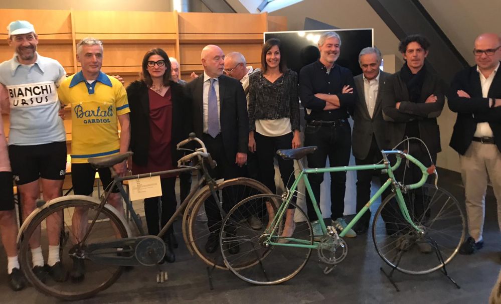 I tortonesi Mari e Roberto Chiapuzzo hanno esposto la bici del gregario di Coppi al Museo di Alessandria