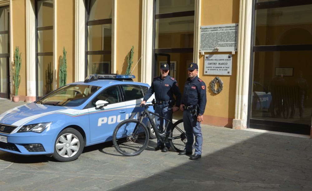 Imperia. La Polizia di Stato restituisce al proprietario la sua E-bike del valore di 3.000 euro
