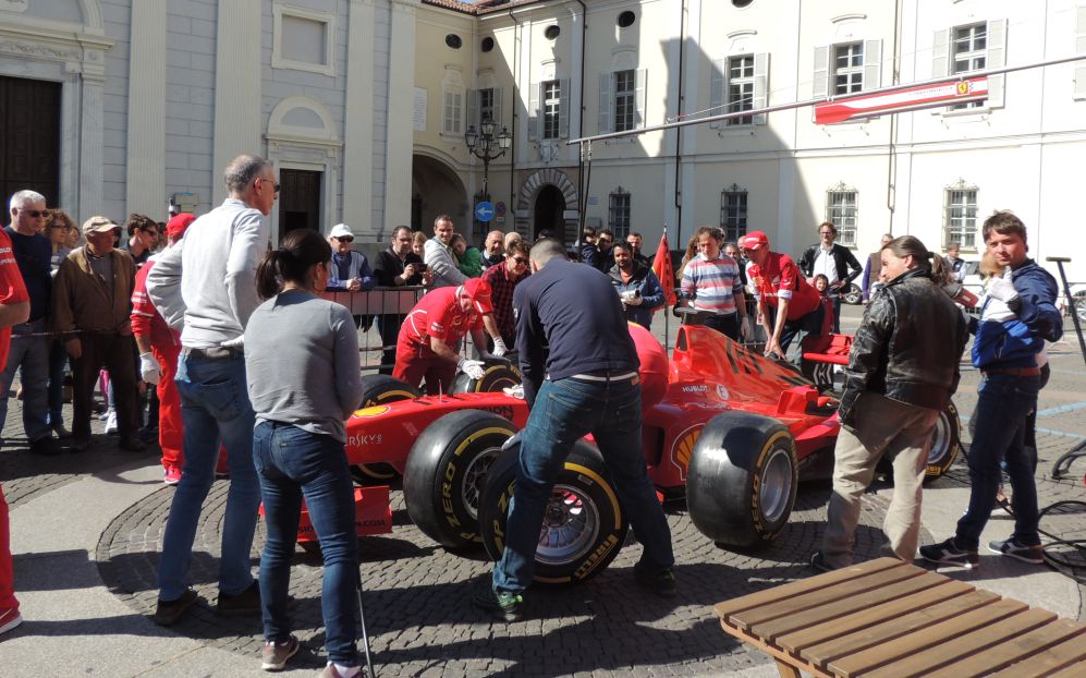 Il team Ferrari da Maranello a Tortona: le immagini di un successo