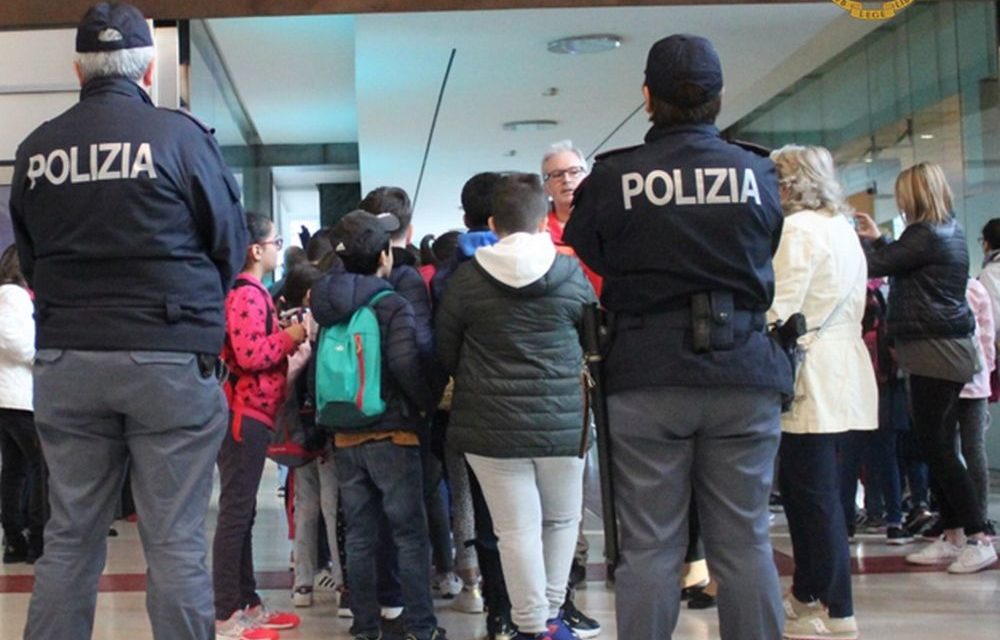 Ad Alessandria la Polfer fornisce aiuto ai bambini e insegnanti in gita