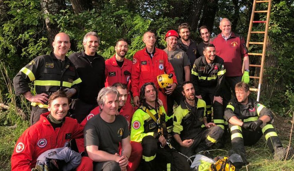 I Vigili del fuoco che hanno salvato l’uomo che è precipitato col parapendio a Brignano Frascata