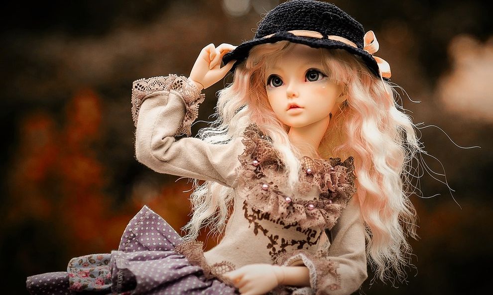 Un bel libro sulle bambole scritto da una giornalista di Alessandria: “Bambole del mondo”