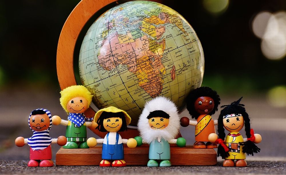 Domenica ad Alessandria si presenta il libro “Bambole del Mondo”