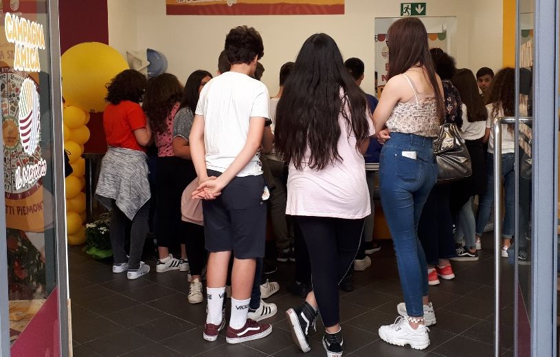 Al Mercato Coperto di via Guasco di Alessandria con allievi e docenti della media “A.Manzoni”