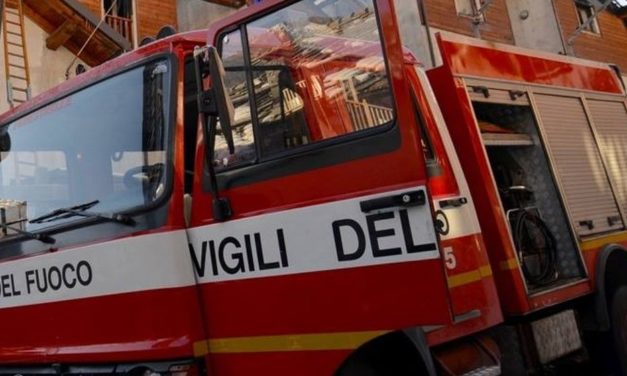 Si incendia un capannone a Castelnuovo Scrivia, intervengono i pomperi