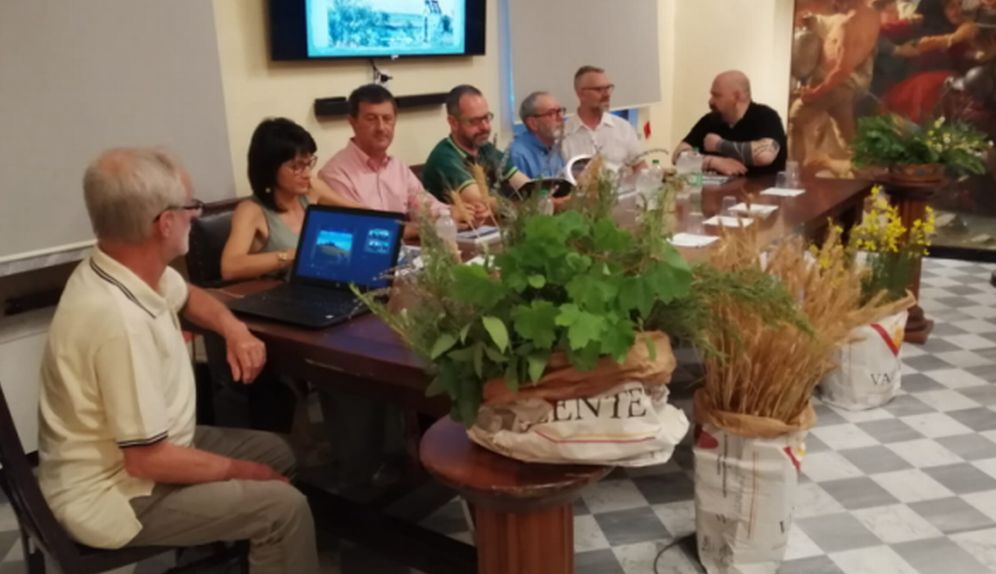 Presentato in Biblioteca a Tortona il libro sulle edicole sacre del Tortonese