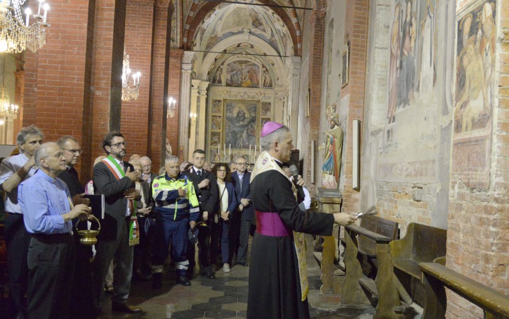 Pontecurone ritrova il suo affresco restaurato ed è festa col vescovo e tanta gente