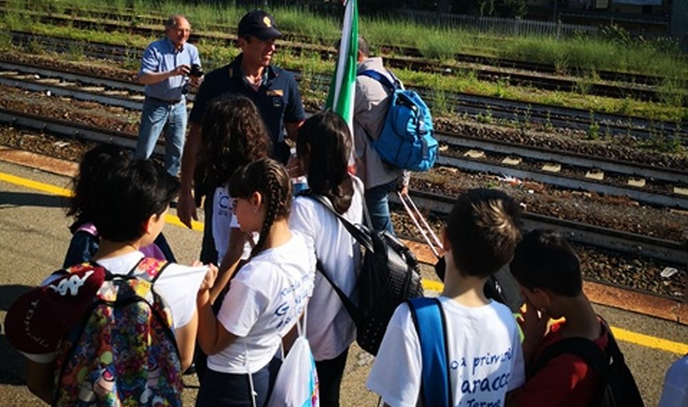 I bambini di Acqui Terme in visita alla stazione di Novi Ligure con la Polfer