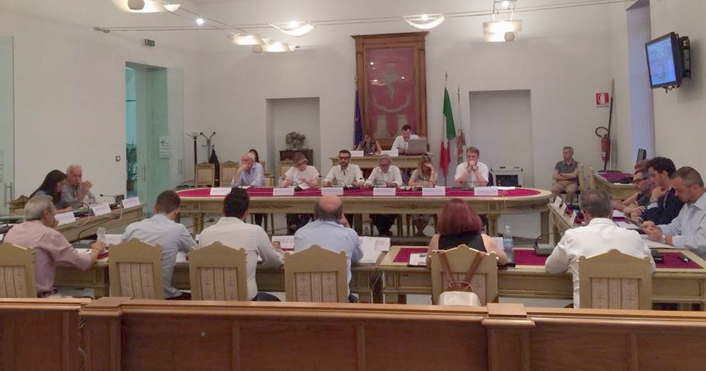 A Tortona la minoranza cerca la polemica in Consiglio ma la Giunta non abbocca