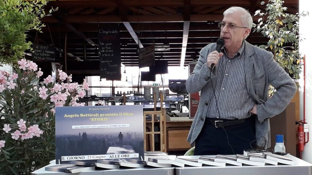 Venerdì “Firma copie” particolare alla Giunti col Direttore di Oggi Cronaca per parlare del libro “Storie” ma anche di altro