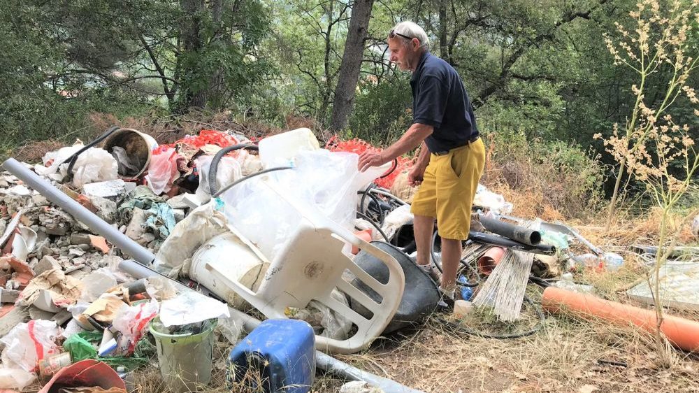 Scoperta in via dei Tufi a San Bartolomeo una discarica abusiva di rifiuti