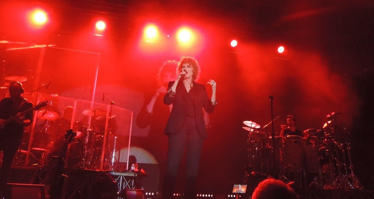 Le immagini del concerto di Fiorella Mannoia che ha aperto Arena Derthona: la cantante, il pubblico e….