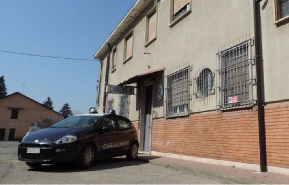 Mostra documenti falsi ai Carabinieri di Solero e viene arrestato