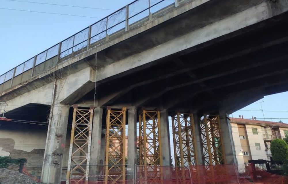 Tortona, finalmente appaltati i lavori per la sicurezza di questo cavalcavia all’Oasi, interdetto ai camion, che sarà chiuso