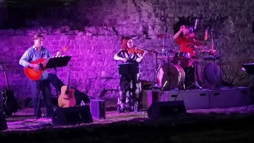 Folk in Diano, terzo atto: a Villa Scarsella Antonio Carli canta Fabrizio de André