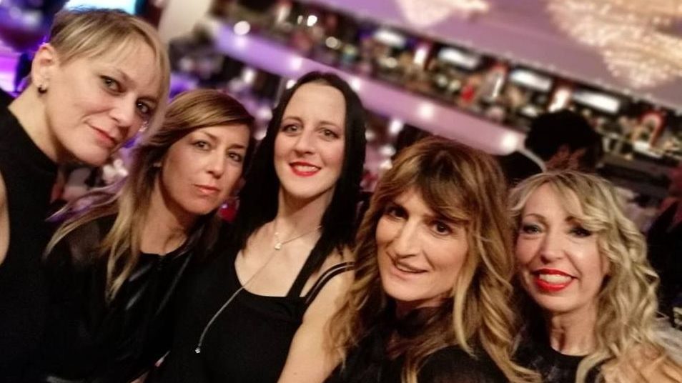 Musica con una band in rosa e solidarietà domani sera sul Molo delle Tartarughe a Diano Marina