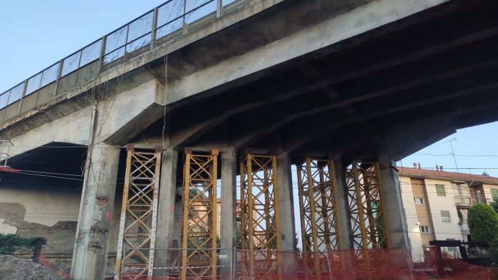 Rinforzato il cavalcaferrovia di Tortona in attesa dei lavori di competenza delle Ferrovie