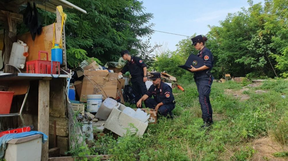 Gli agenti della forestale di Acqui Terme scoprono rifiuti abusivi