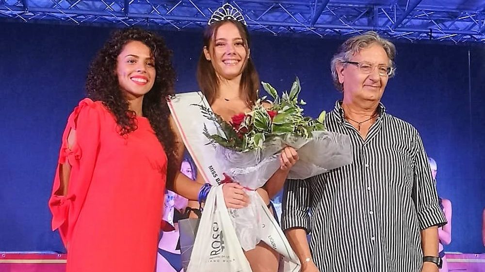 Giulia Bobocea eletta Miss nella prima di SanBart Cabaret