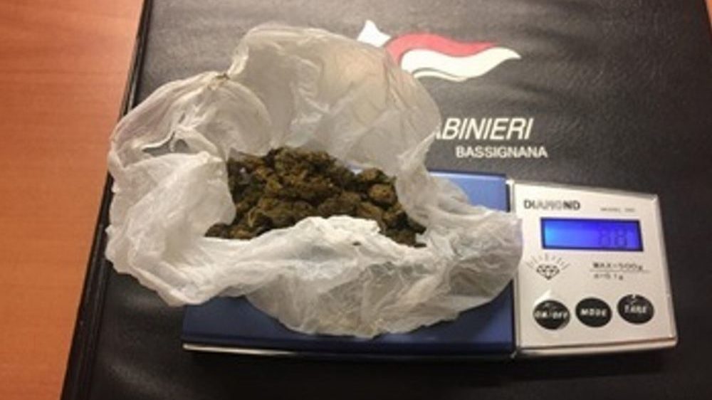 Bassignana, in auto con dieci grammi di droga, denunciato