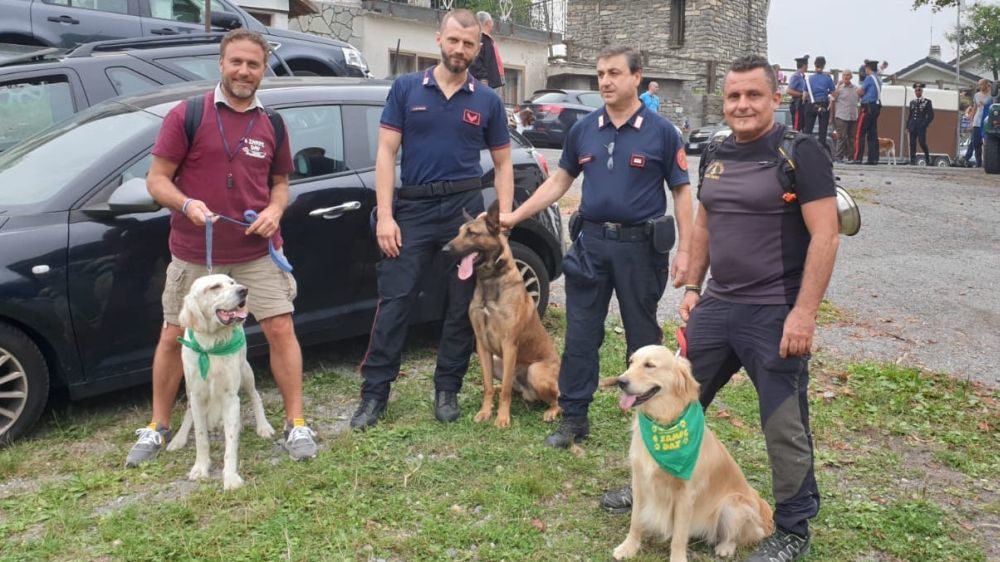 Presidente Piana al 14° raduno “4 Zampe day” di Mendatica abbraccia Zoe, eroe VVF del Ponte Morandi: il cane è l’esempio dell’amore disinteressato e totale per l’uomo