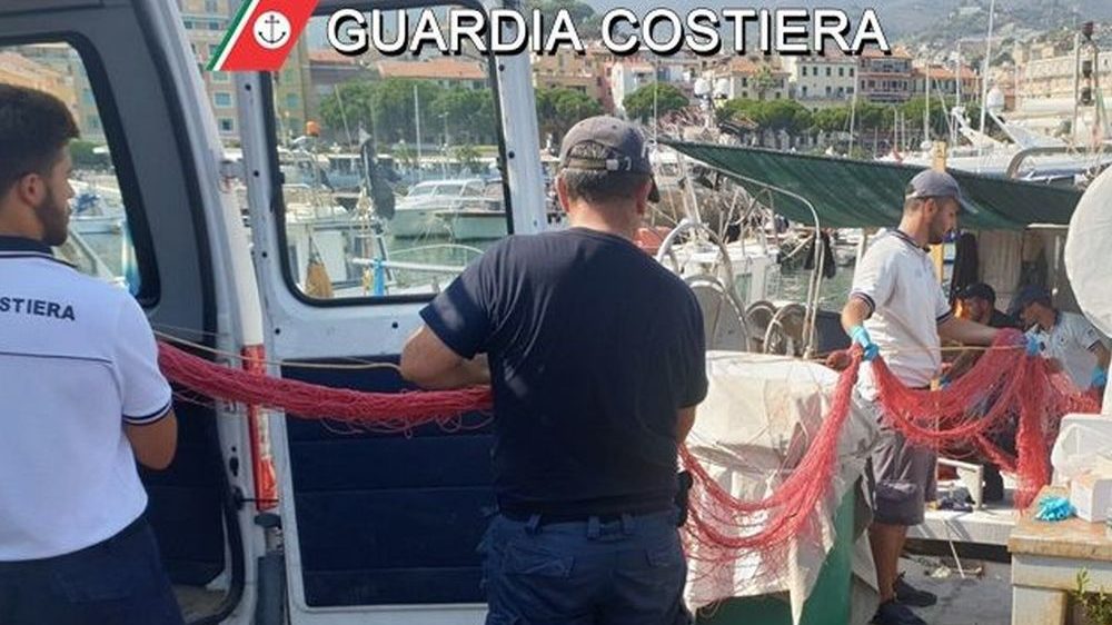 Sanremo, rete illegale sequestrata dalla Guardia Costiera
