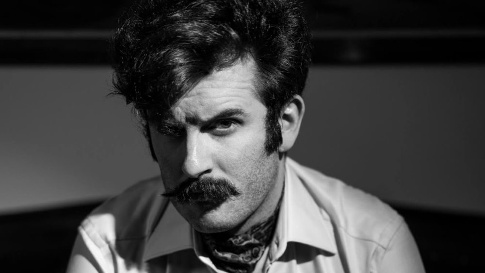 Sabato a Imperia torna “Un libro aperto” con Simone Tempia