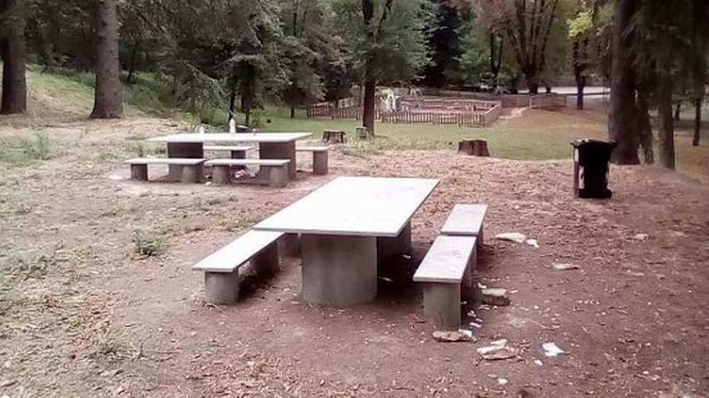 Vandali e maleducati al Parco del Castello di Tortona