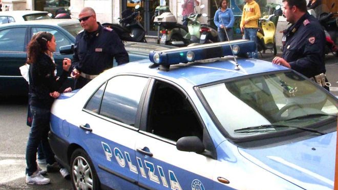 La Polizia di Imperia blocca un uomo per tentato omicidio avvenuto a Reggio Emilia