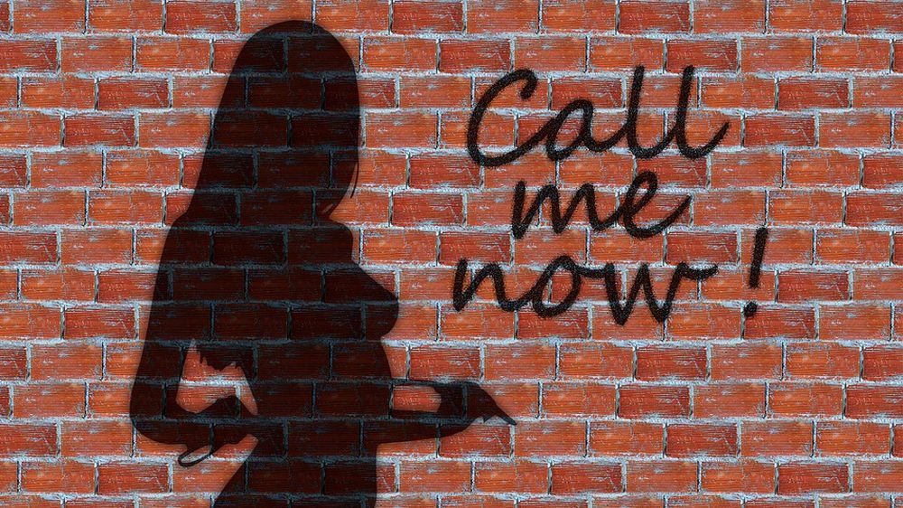 Un pensionato tortonese di 63 anni ha pagato 35 mila euro per aver fatto sesso con una giovane di 29 che lo ricattava