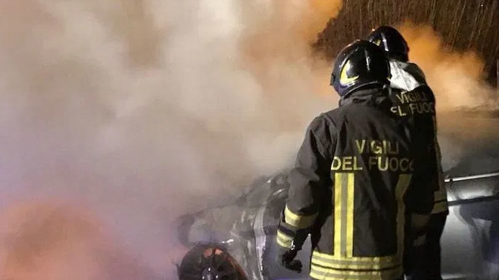 Un incendio distrugge il tetto di una casa a Castelnuovo Scrivia: grossi disagi per gli abitanti