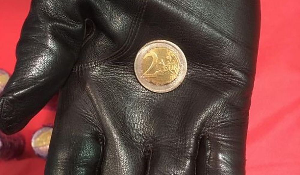 Sanremo, truffa i cassieri del supermercato facendosi cambiare mille euro con monete false