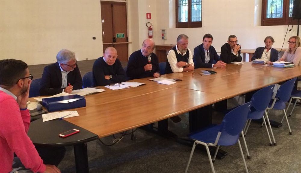 Uno studio (non pubblico) accerta che i miasmi a Tortona arrivano da 4 impianti. “Arpa e Provincia devono risolvere il problema”