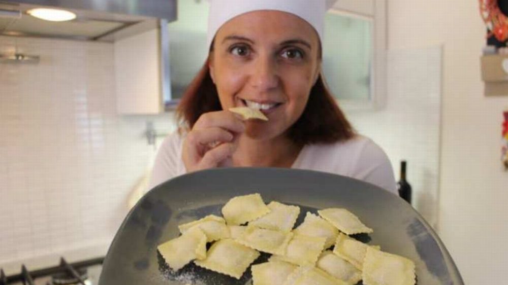 Sabato a Tortona nasce un nuovo agnolotto realizzato da Monica Cusmano con Anna De Ligio. Venite a provarlo